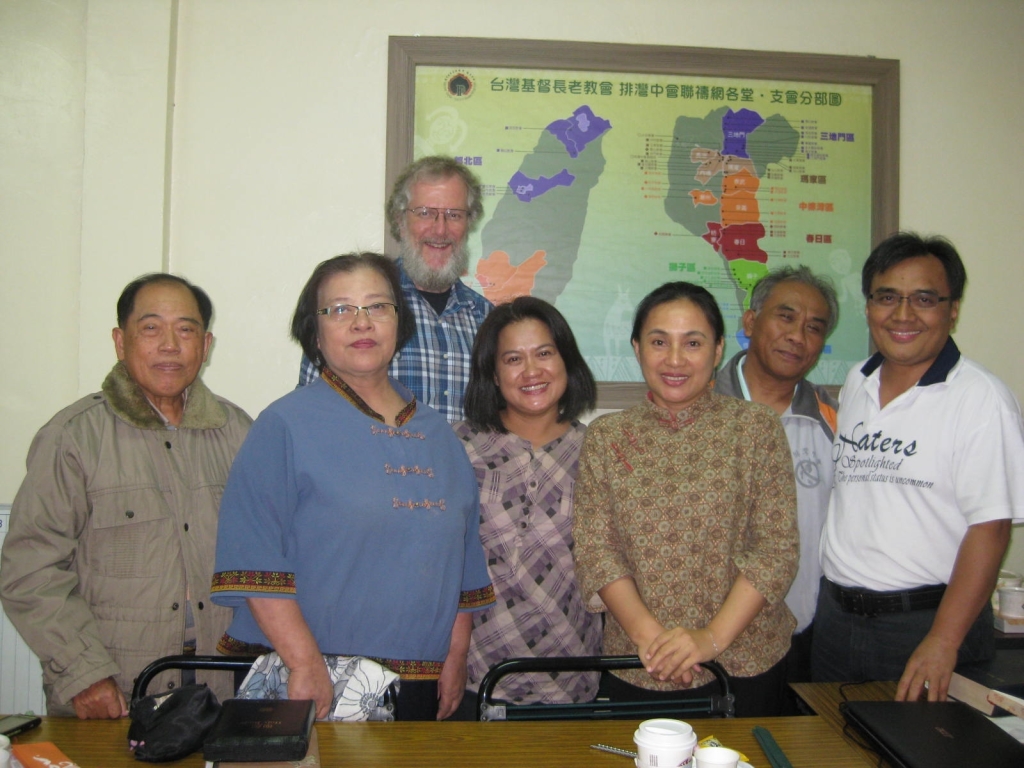 Paul McLean and some of the Paiwan translation team